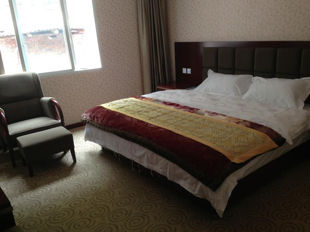 Jiuzhaigou Man Jiang Hong Hotel Room photo